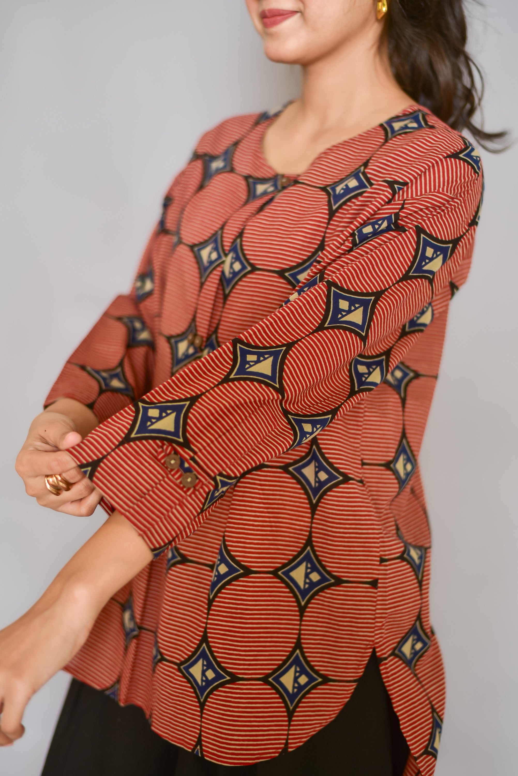 Minimalist High-Low Loose-Fit Top (Geometric Print)