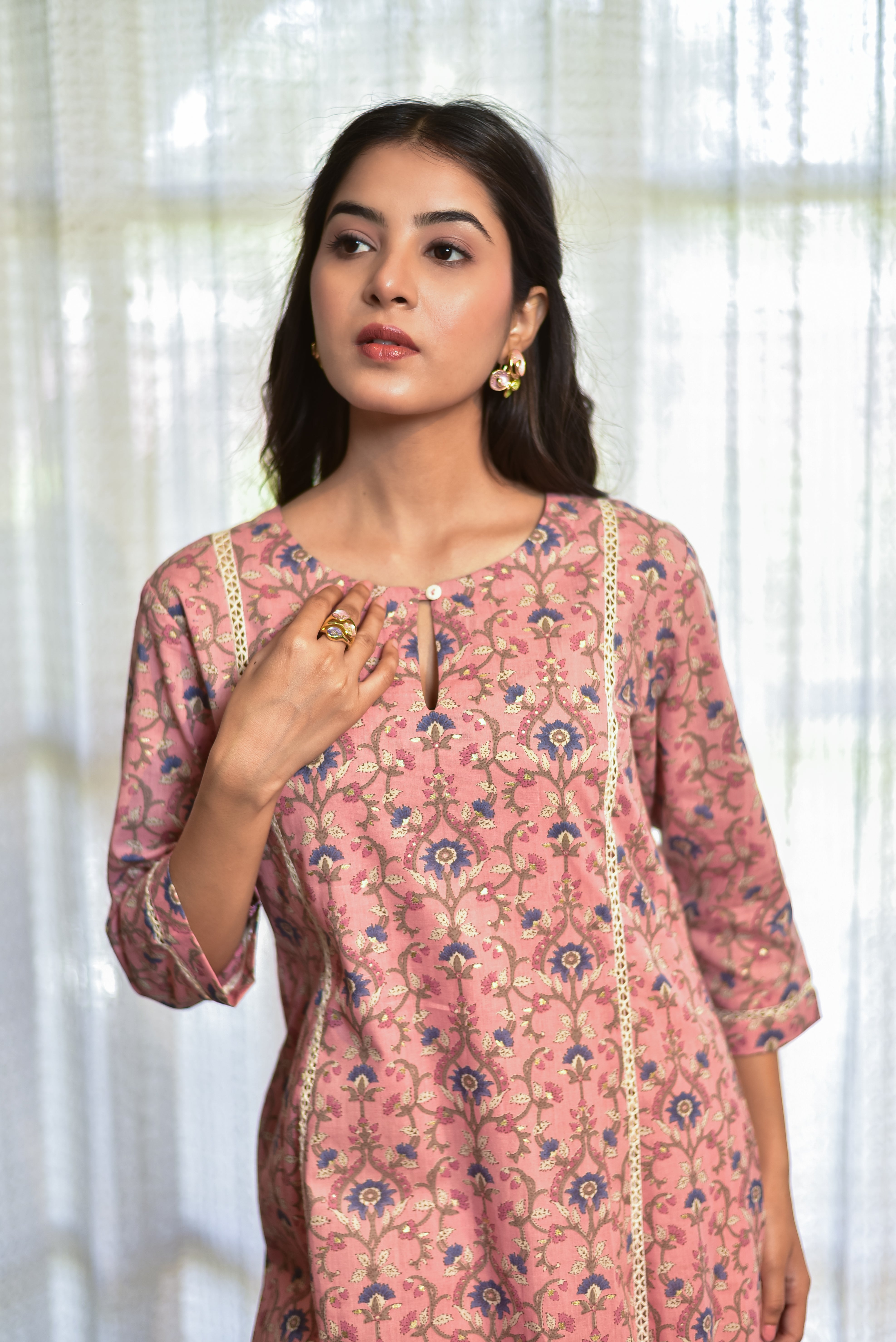Lace Detailed Minimal Kurta