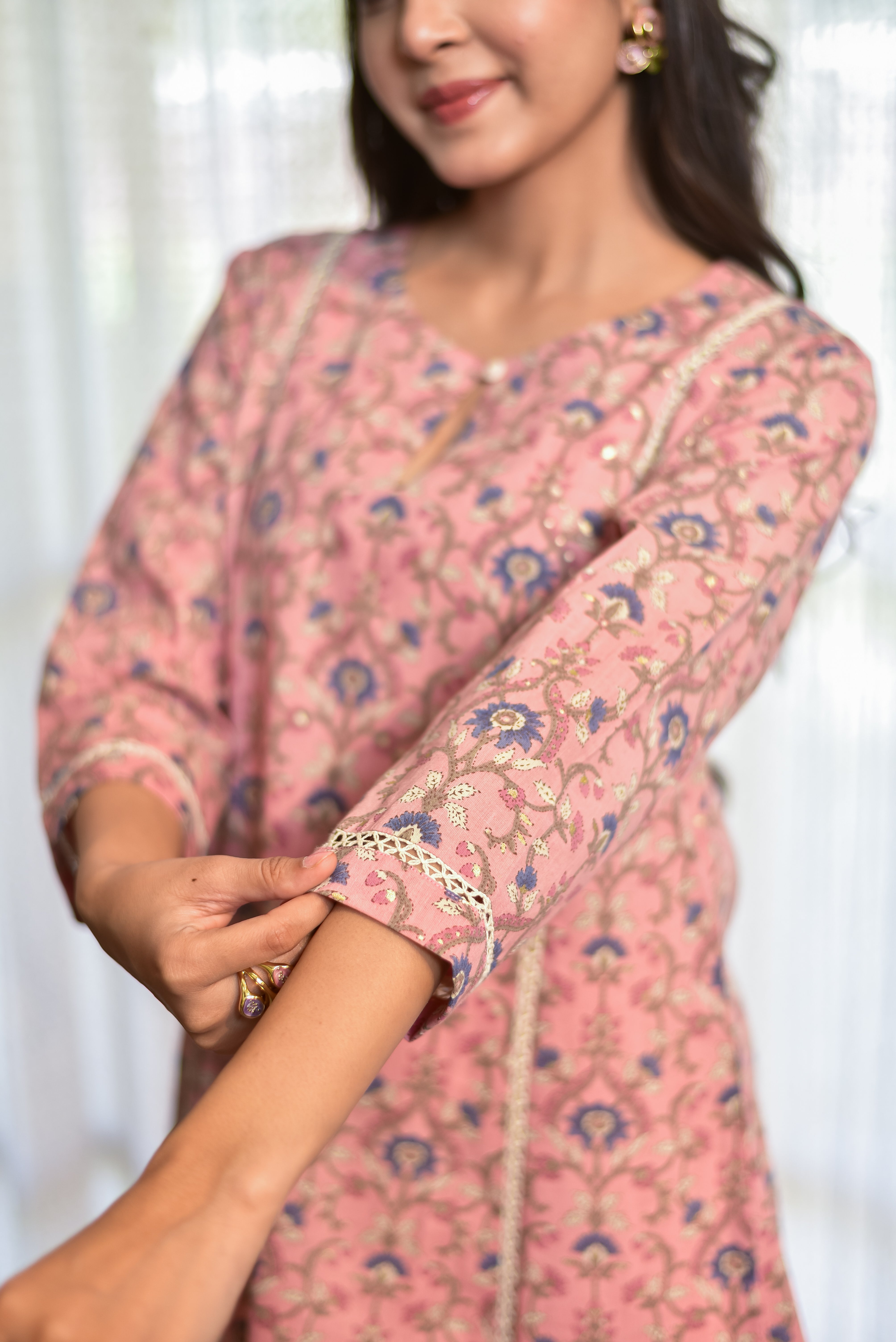 Lace Detailed Minimal Kurta